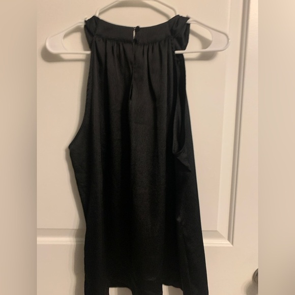 XL Black Sleeveless top, faux pearls on neckline, eyelet closure on back, EUC - Picture 2 of 3